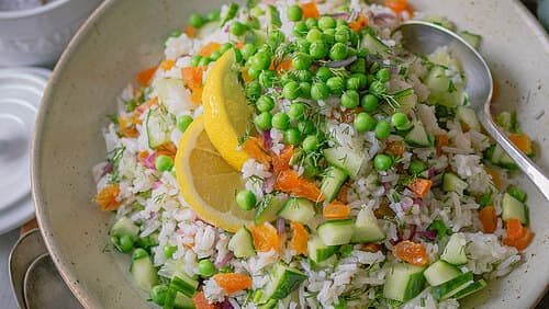 Reissalat mit Gurken, Erbsen & Dill