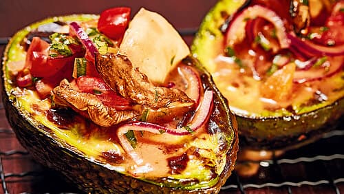 Avocado mit Seitling-Ceviche