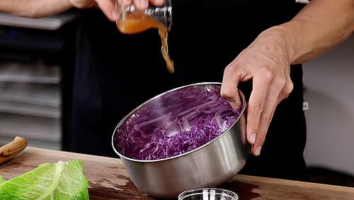 Wirsingrolle: Blaukraut-Apfelsalat