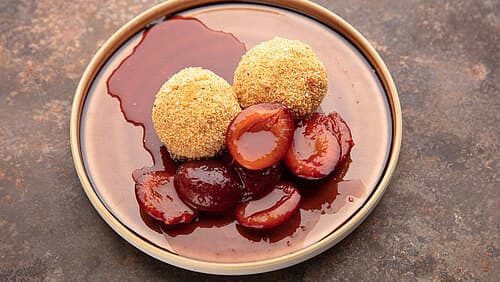 Vegane Topfenknödel mit Zwetschgenröster