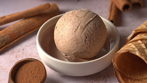 Gerösteter-Zimt-Eis (Cashew-White-Base)
