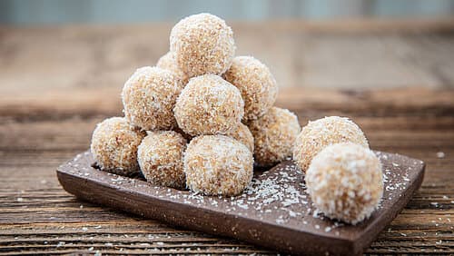Cashew-Kokos-Bällchen