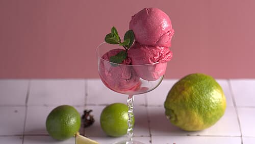 Limette-Hibiskus-Sorbet