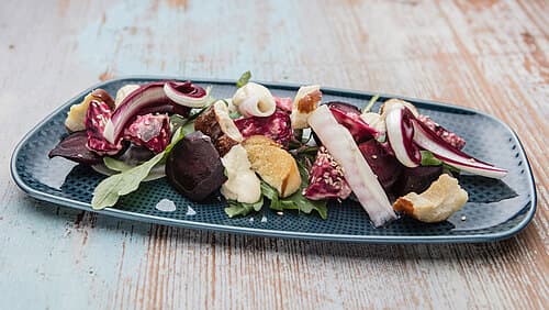 Rote Bete Salat Anrichten