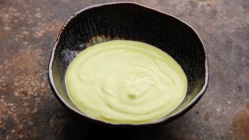 Grüne Mayonnaise aus Lauch- bzw. Frühlingszwiebelöl