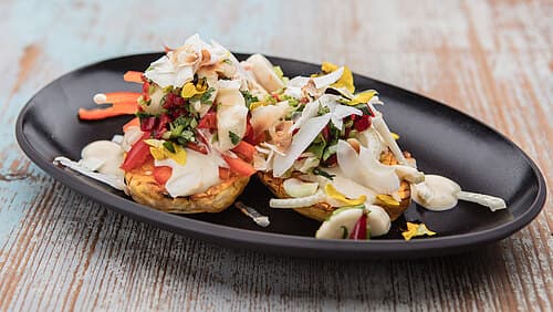 Süßkartoffel-„Salat“ mit Erdnussdressing & Bananensalsa Süßkartoffel-„Salat“ mit Erdnussdressing & Bananensalsa