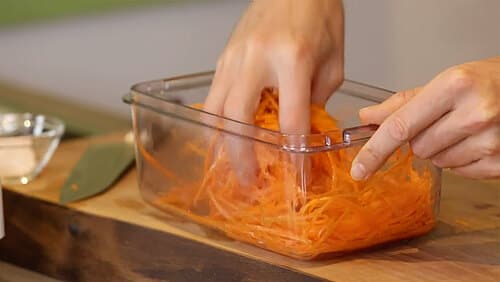 Vorspeise Teil 1: gepresster Karottensalat Vorspeise Teil 1: gepresster Karottensalat