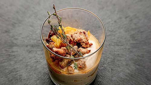 Quark-Triole mit Orangenkompott und Crumble Quark-Triole mit Orangenkompott und Crumble