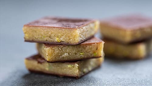 Nuss-Marzipan-Schnittpraline Nuss-Marzipan-Schnittpraline