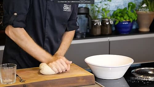 Zwiebelkuchen Teil I: Dinkelvollkornteig Zwiebelkuchen Teil I: Dinkelvollkornteig