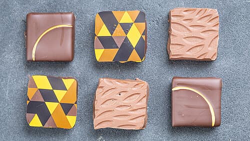 Schnittpralinen schneiden, überziehen & dekorieren Schnittpralinen schneiden, überziehen & dekorieren