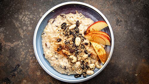 Klassischer Haferporridge mit Overnight Oats Klassischer Haferporridge mit Overnight Oats