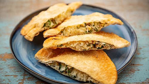 Tirtlan: Frittierte Teigtaschen mit Sauerkraut Tirtlan: Frittierte Teigtaschen mit Sauerkraut
