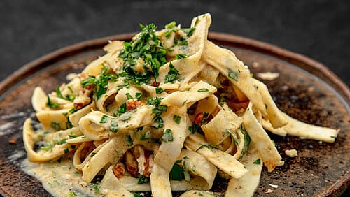 Sellerie-Tagliatelle mit Zitronensahne Sellerie-Tagliatelle mit Zitronensahne