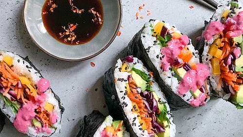 Bunte Sushisandwiches (Onigirazu) Bunte Sushisandwiches (Onigirazu)
