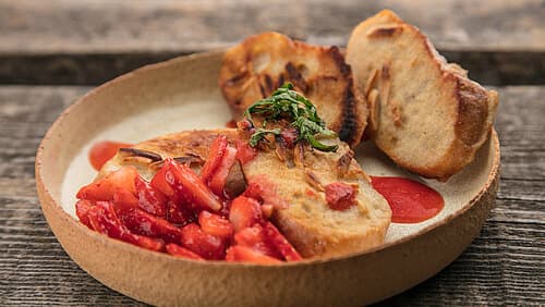 French Toast mit Mandeln auf Erdbeere French Toast mit Mandeln auf Erdbeere