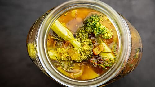 Eingemachtes Essig-Gewürz-Gemüse Eingemachtes Essig-Gewürz-Gemüse