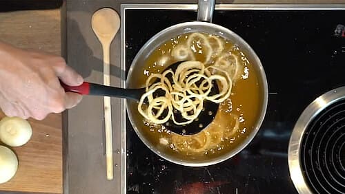 Hauptgang Teil 3: frittierte Röstzwiebeln Hauptgang Teil 3: frittierte Röstzwiebeln