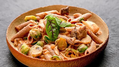 Vollkornpasta mit Rosenkohl-Bohnen-Creme Vollkornpasta mit Rosenkohl-Bohnen-Creme