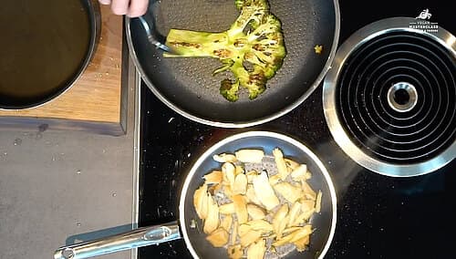 Brokkolisteak Teil III: Steak & Pilzgeschnetzeltes Brokkolisteak Teil III: Steak & Pilzgeschnetzeltes